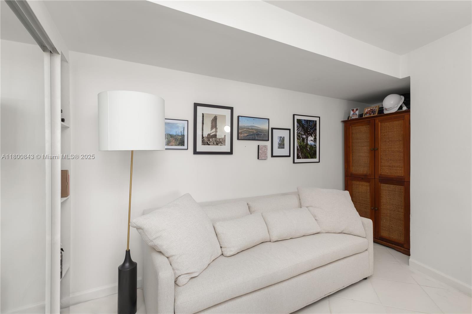 THE PRESIDENTIAL CONDO - Residential