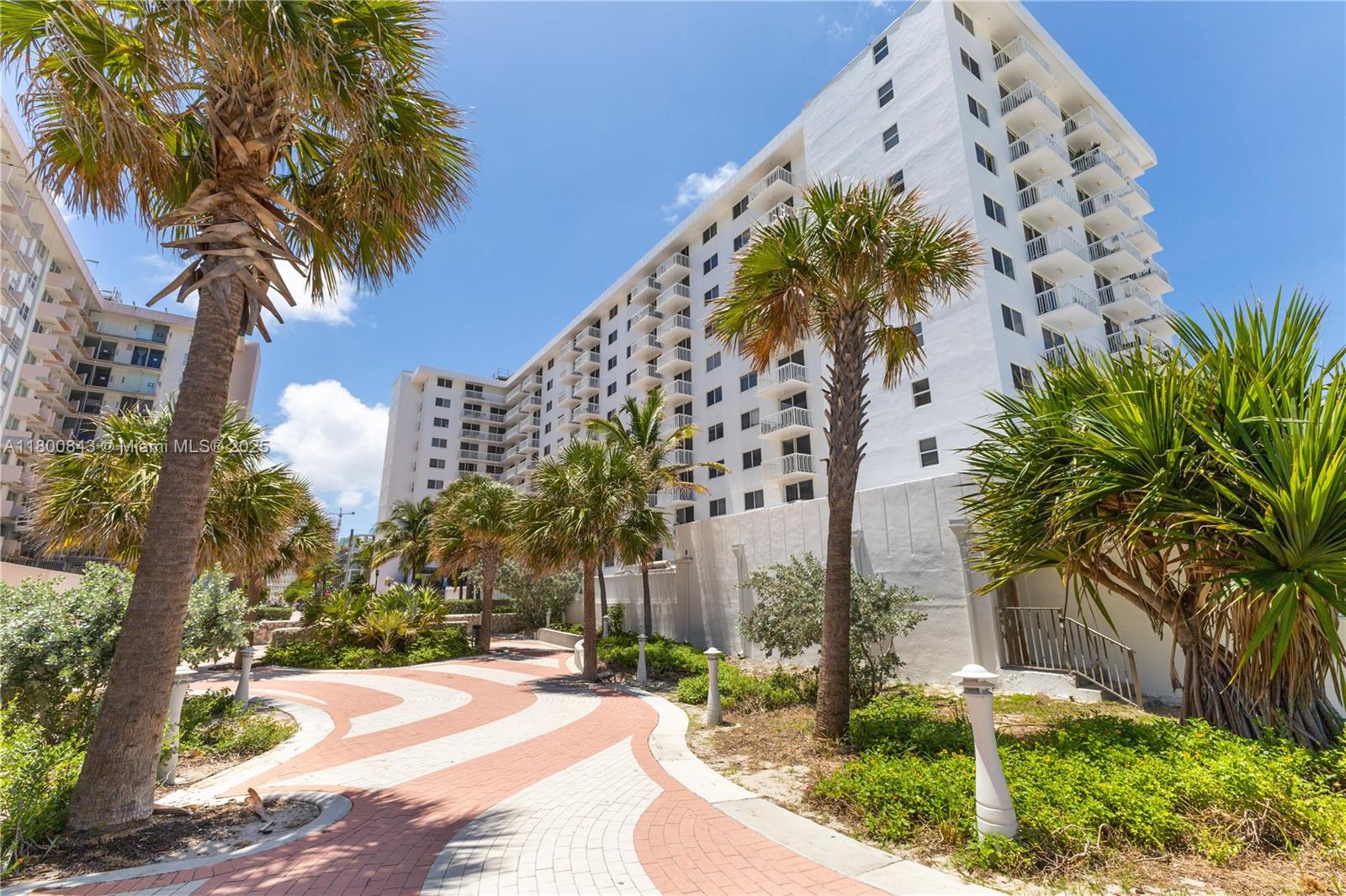 THE PRESIDENTIAL CONDO - Residential