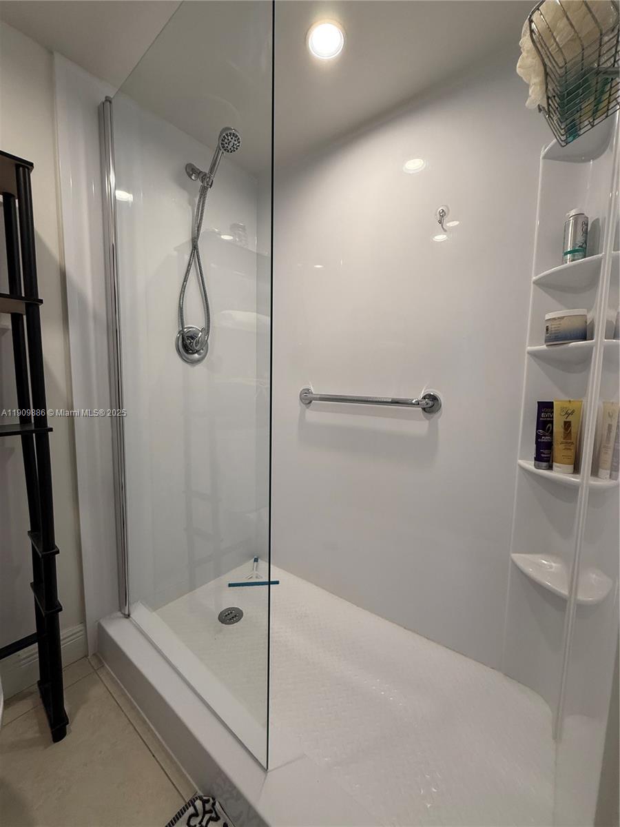 SUNRISE LAKES 141 CONDO - Residential