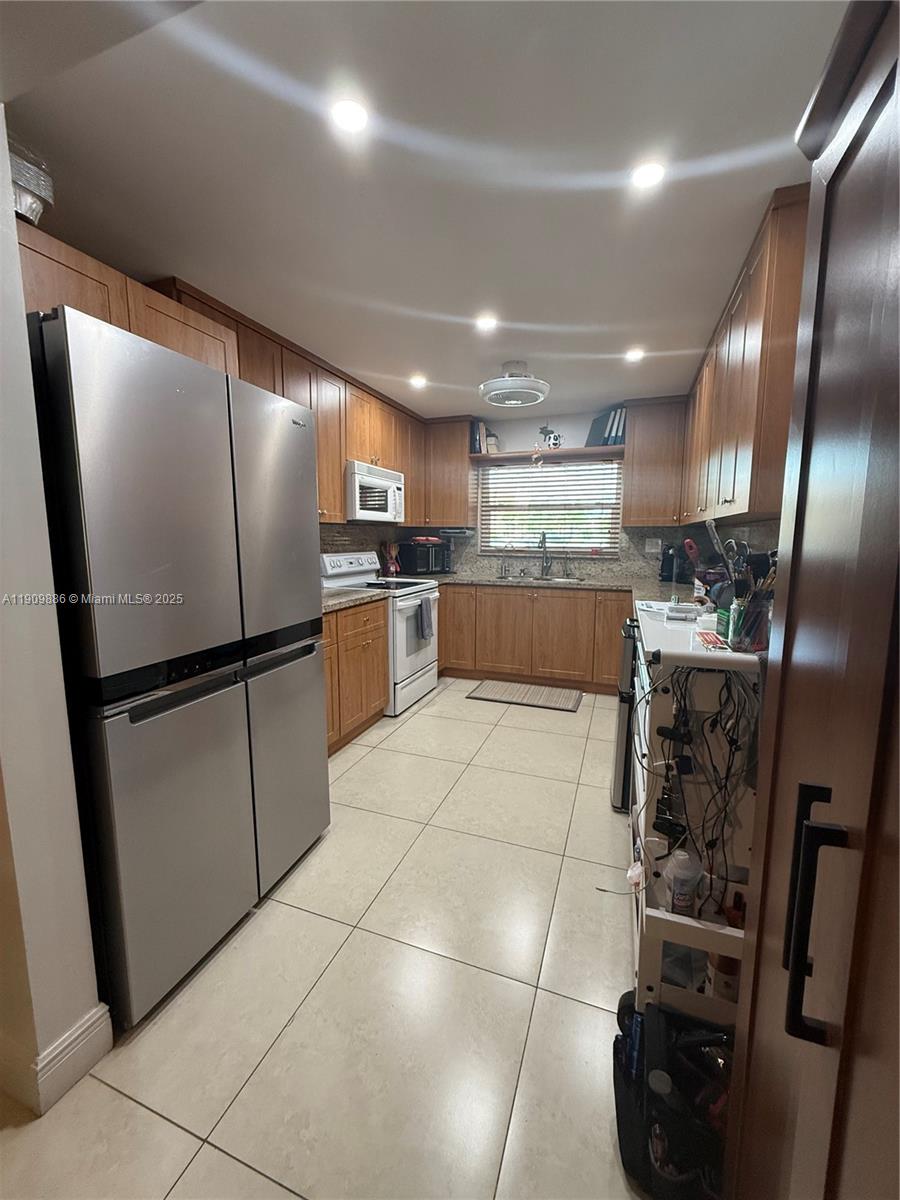 SUNRISE LAKES 141 CONDO - Residential