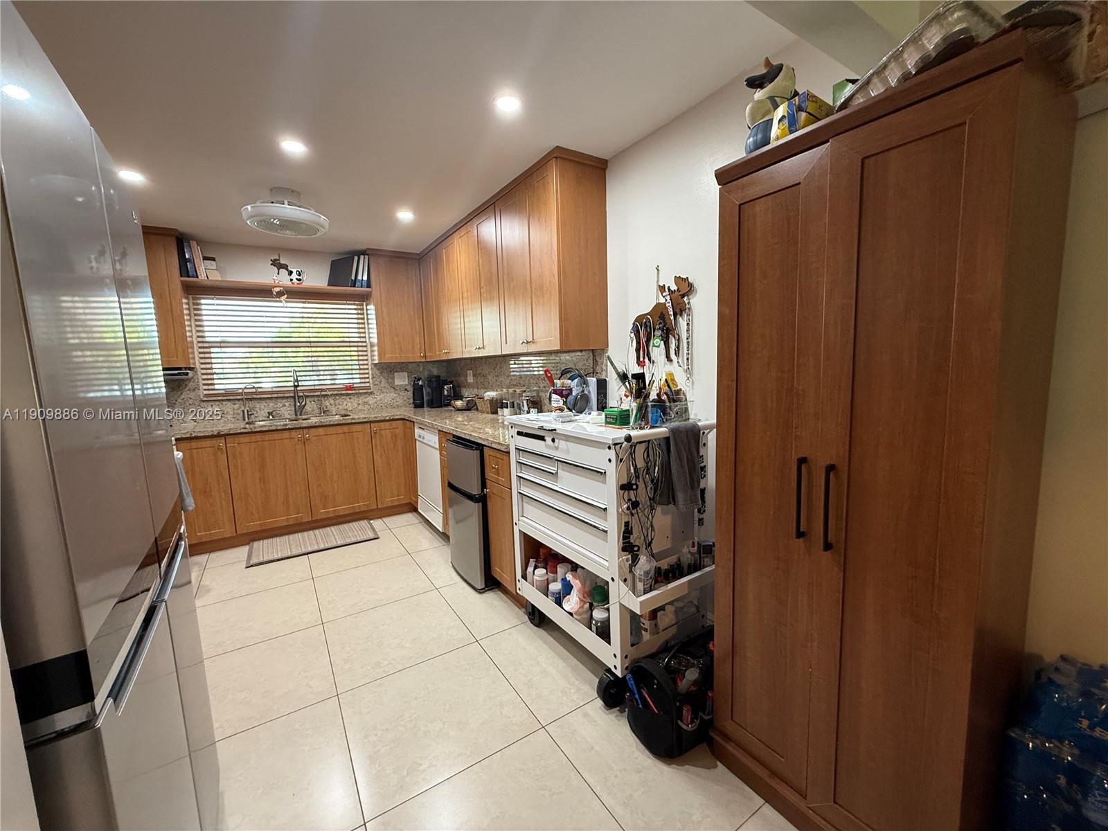 SUNRISE LAKES 141 CONDO - Residential