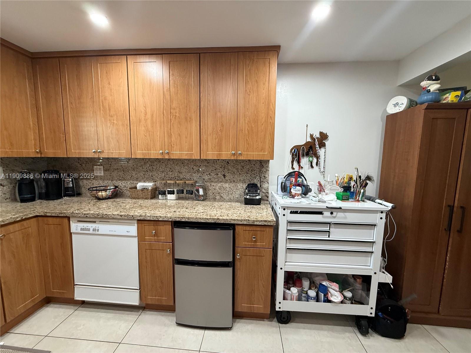 SUNRISE LAKES 141 CONDO - Residential