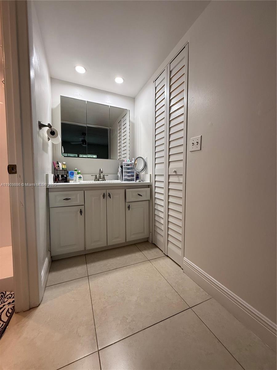 SUNRISE LAKES 141 CONDO - Residential