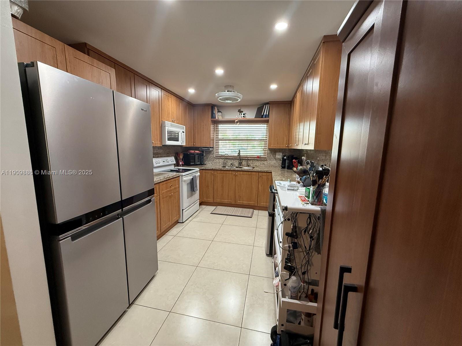 SUNRISE LAKES 141 CONDO - Residential