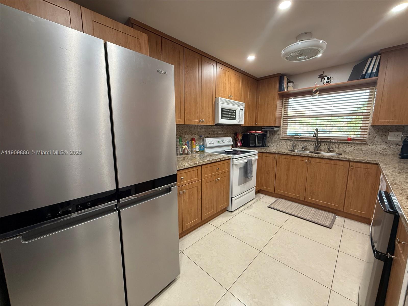 SUNRISE LAKES 141 CONDO - Residential