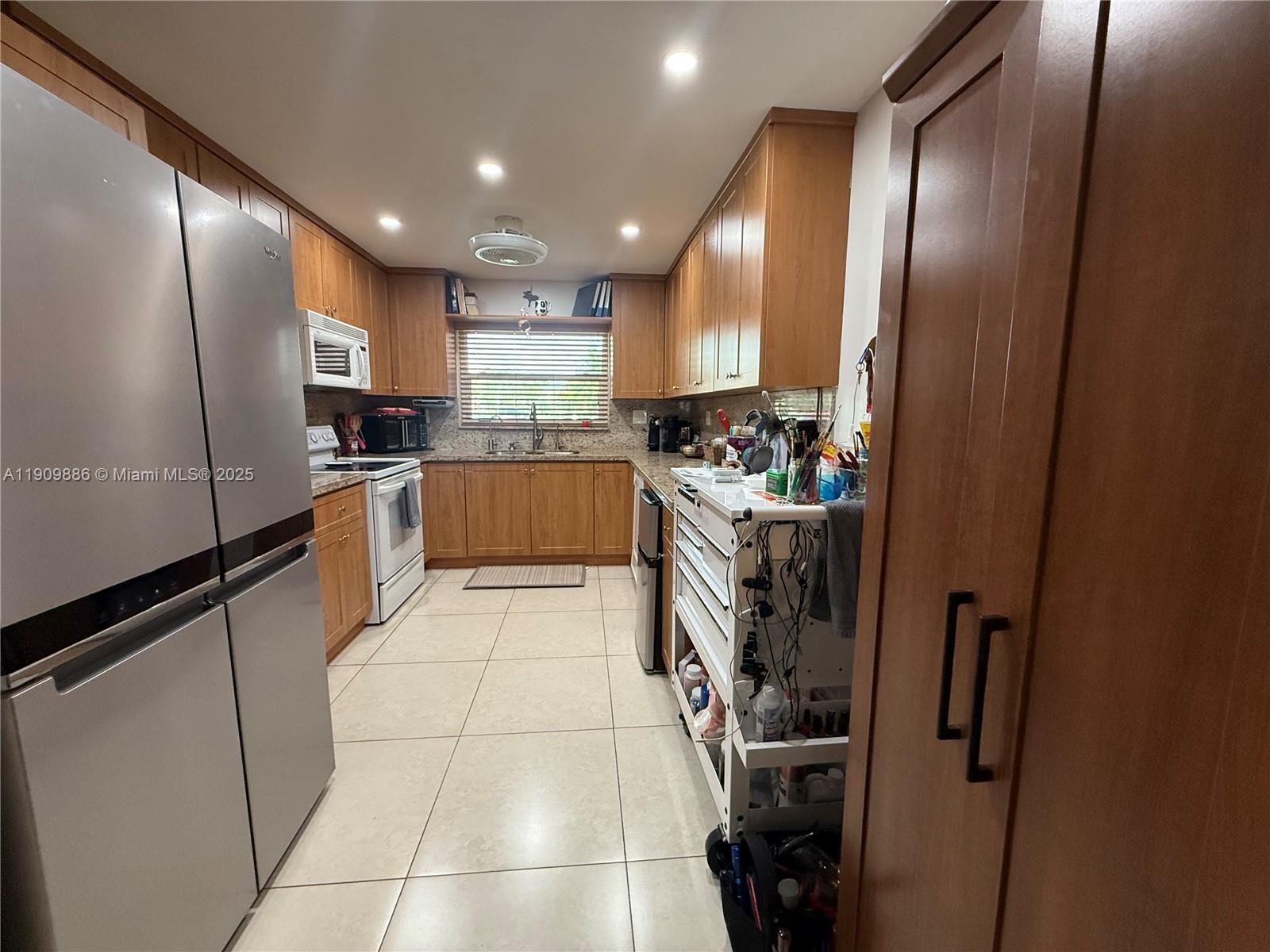 SUNRISE LAKES 141 CONDO - Residential