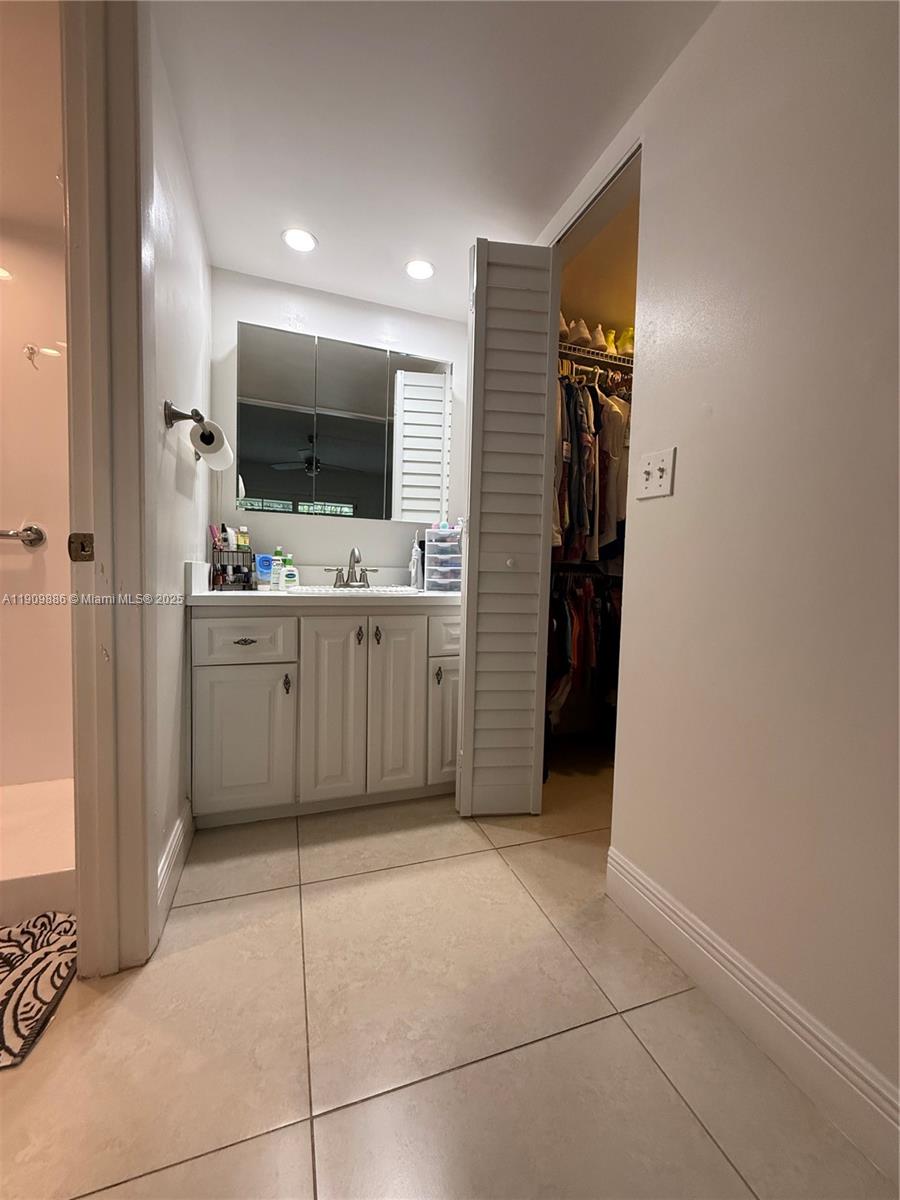 SUNRISE LAKES 141 CONDO - Residential