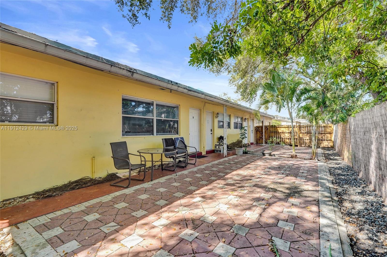 EVERGLADE LAND SALES CO - Residential Lease