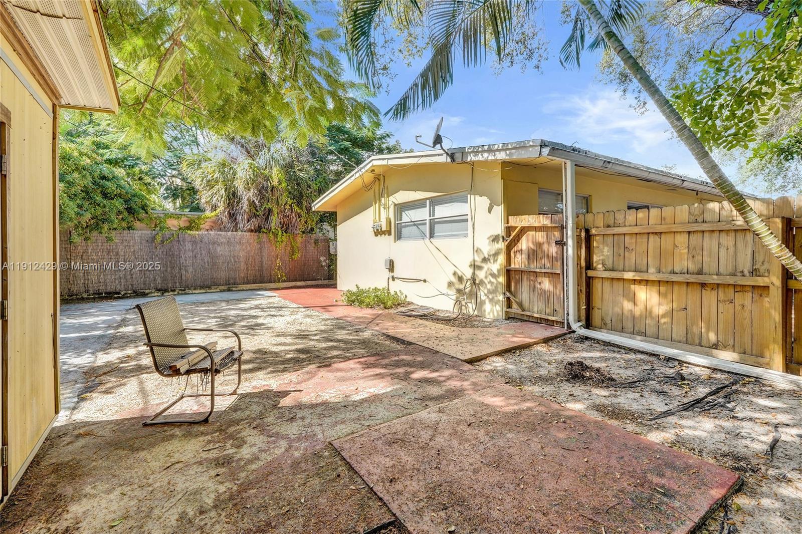 EVERGLADE LAND SALES CO - Residential Lease