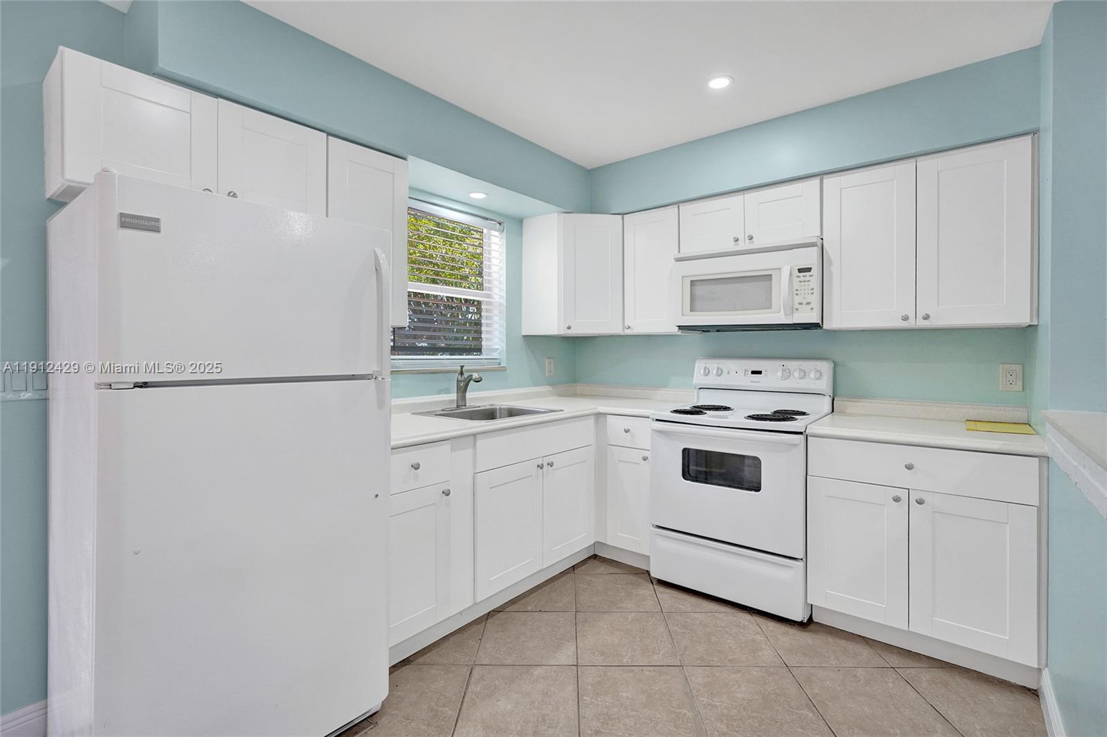 EVERGLADE LAND SALES CO - Residential Lease