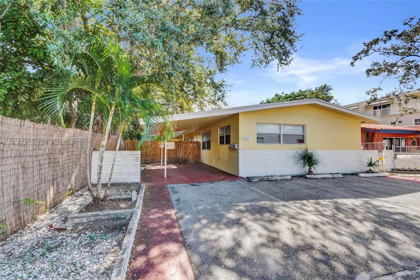 EVERGLADE LAND SALES CO - Residential Lease