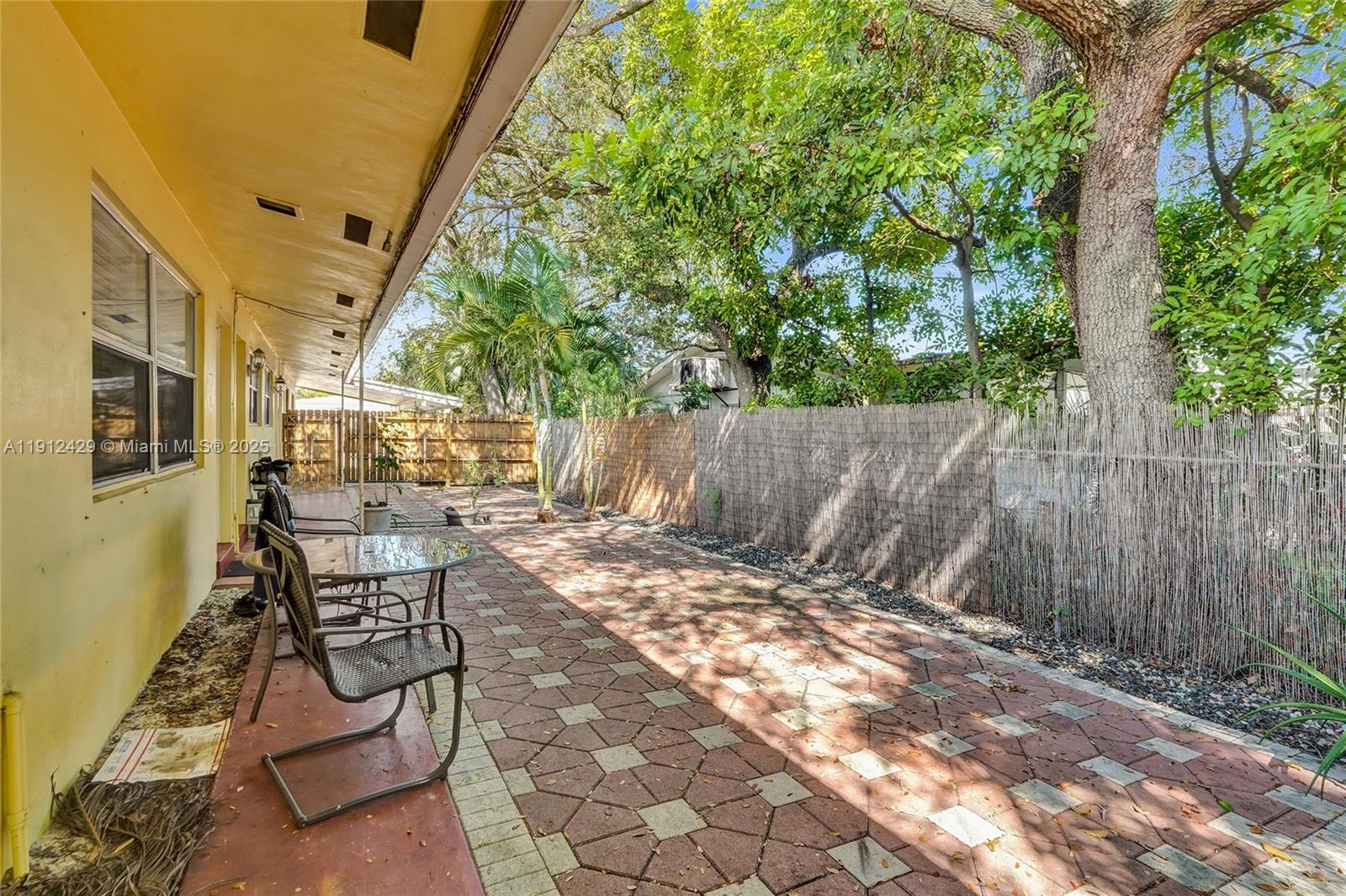 EVERGLADE LAND SALES CO - Residential Lease