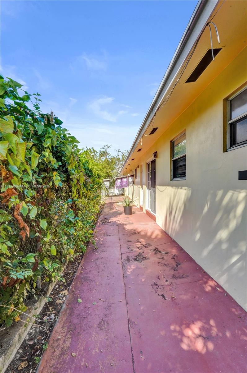 EVERGLADE LAND SALES CO - Residential Lease