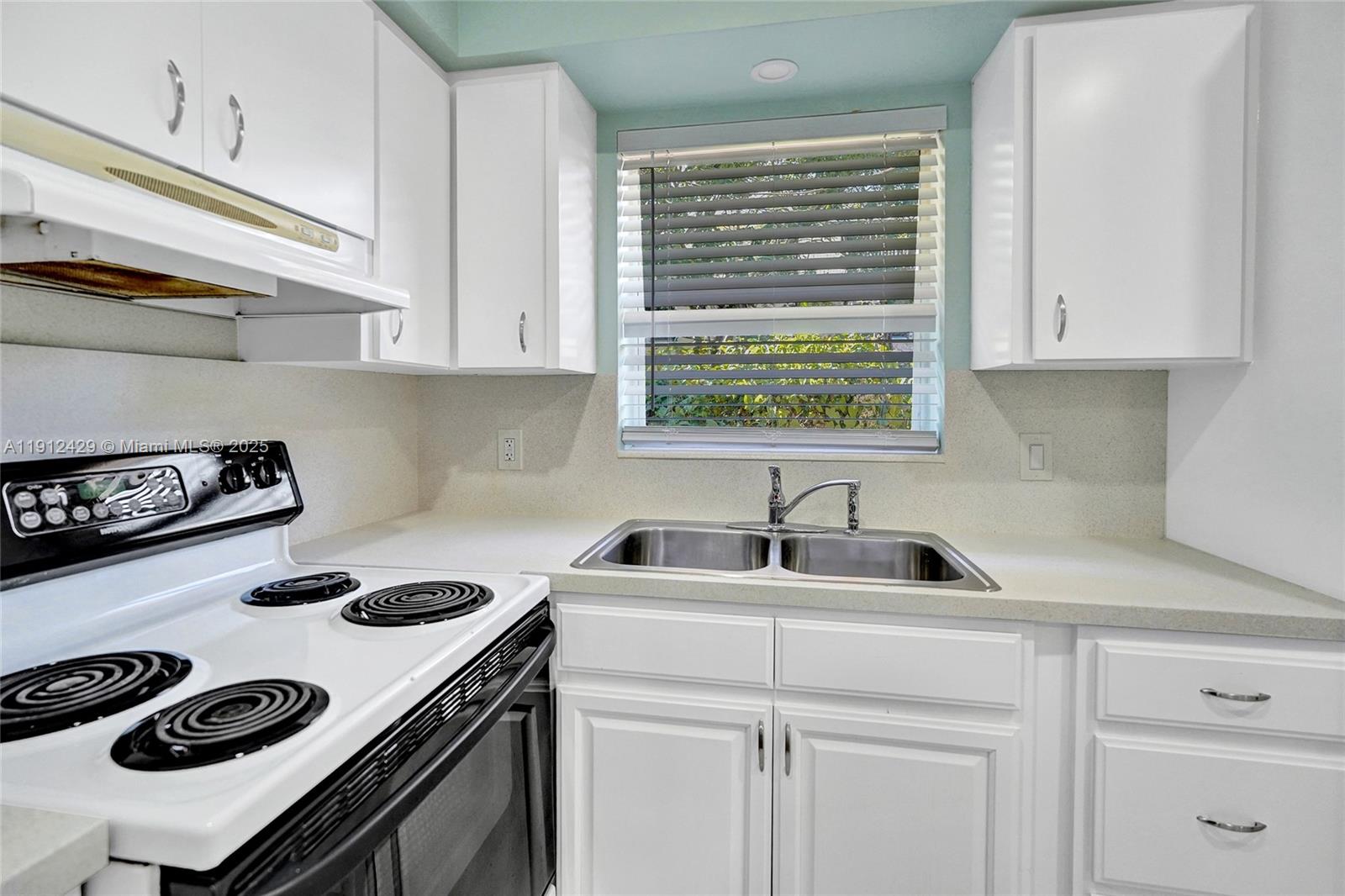 EVERGLADE LAND SALES CO - Residential Lease