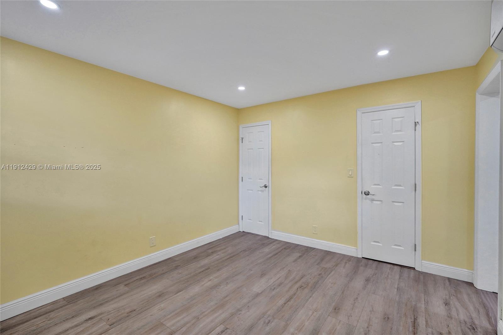 EVERGLADE LAND SALES CO - Residential Lease