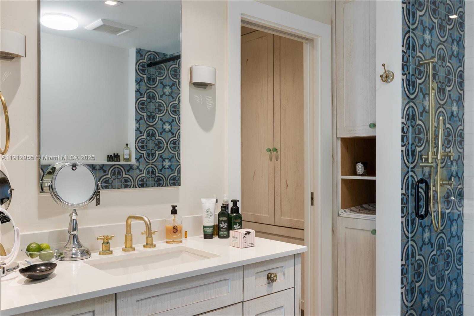 TEN MUSEUM PK RESIDENTIAL - Residential