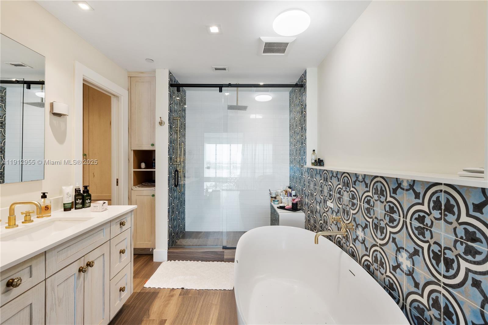 TEN MUSEUM PK RESIDENTIAL - Residential