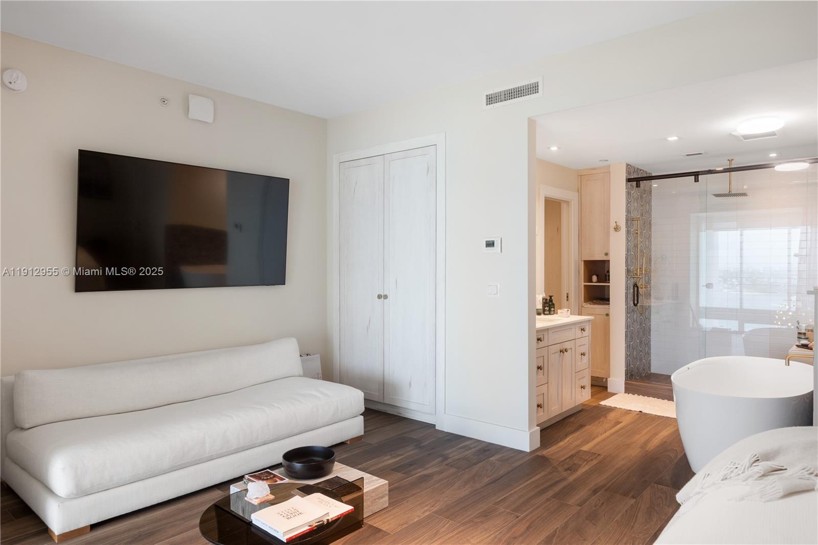 TEN MUSEUM PK RESIDENTIAL - Residential