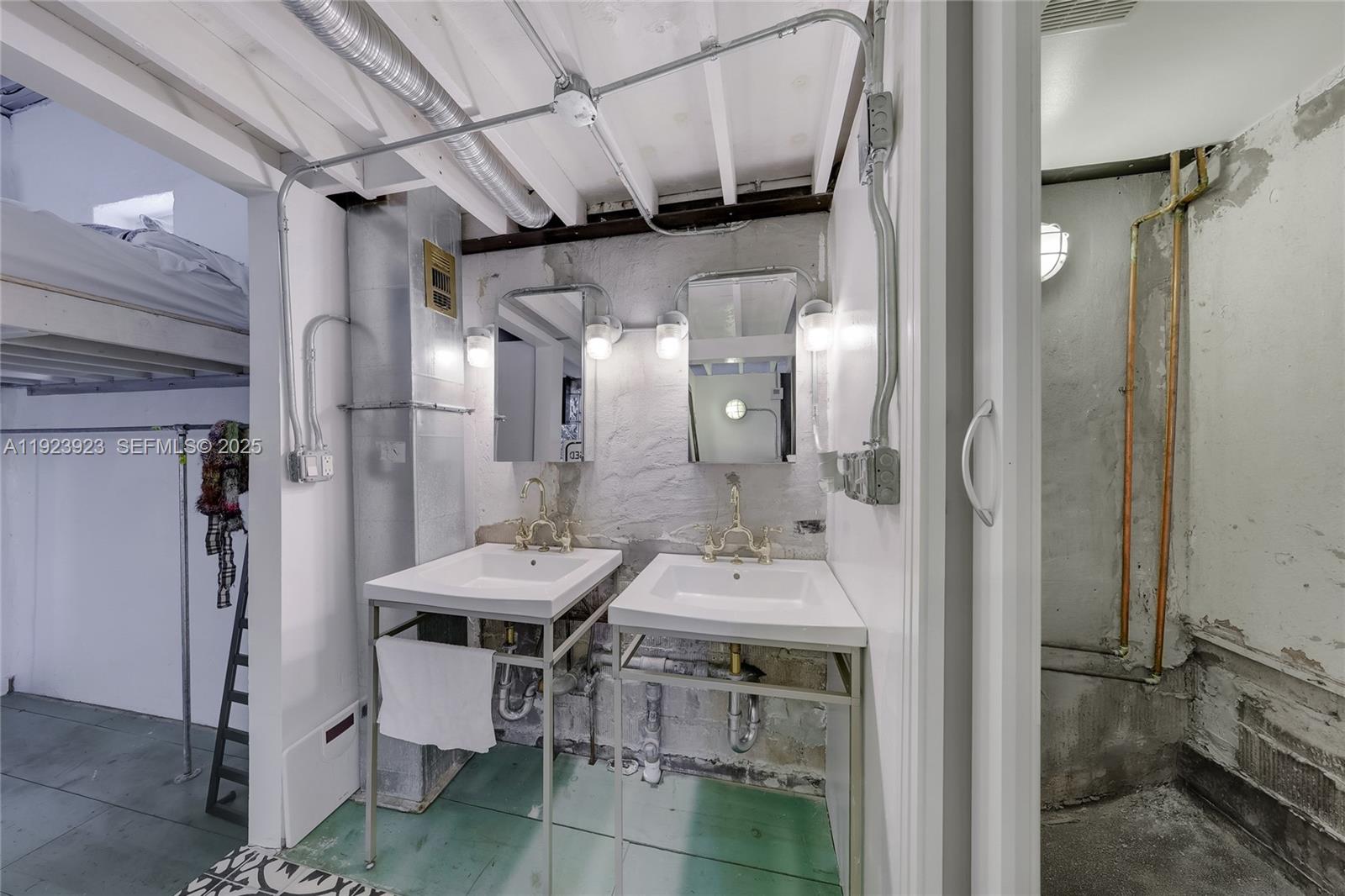 KELLAR COURT CONDO - Residential