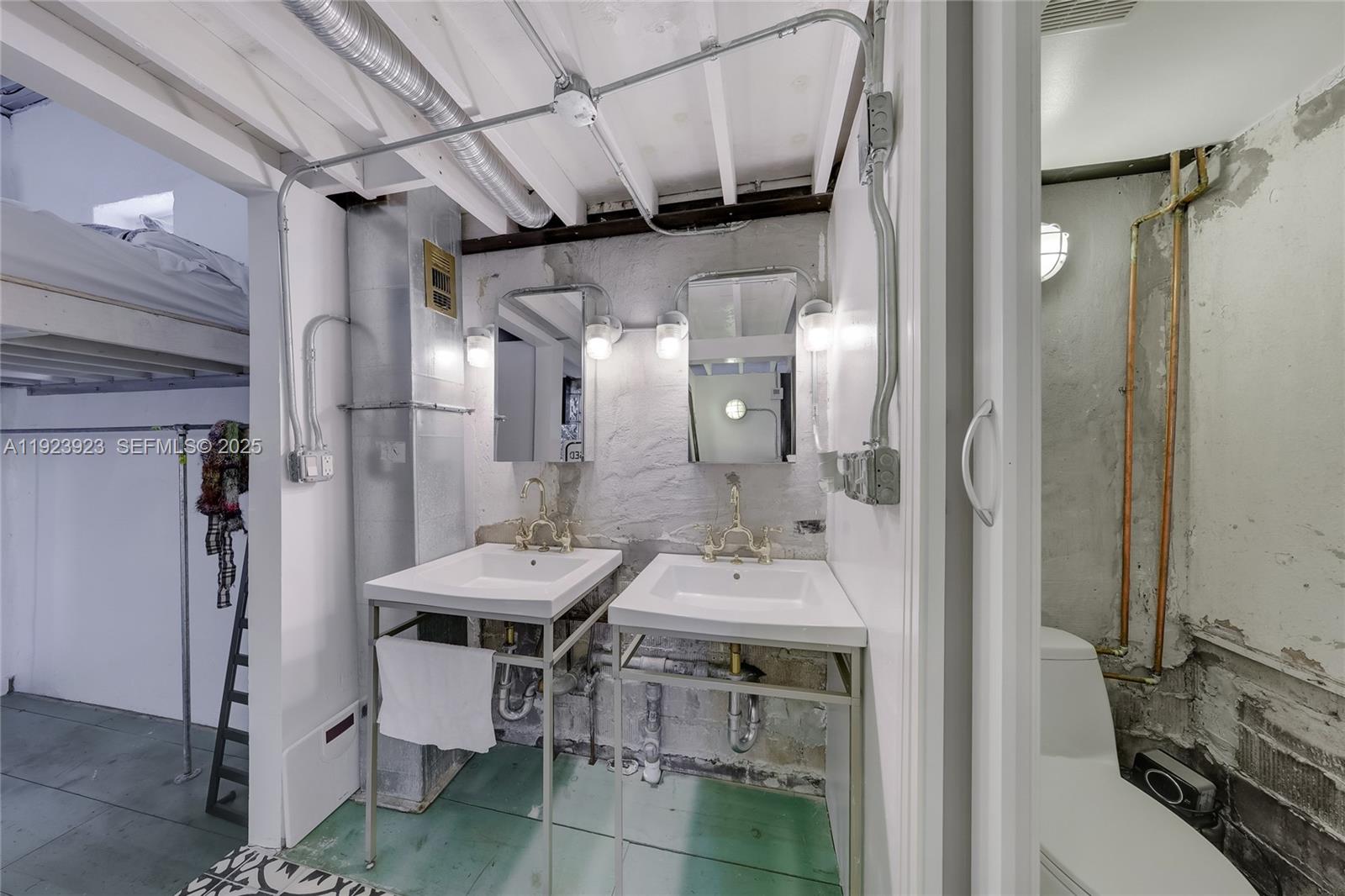 KELLAR COURT CONDO - Residential