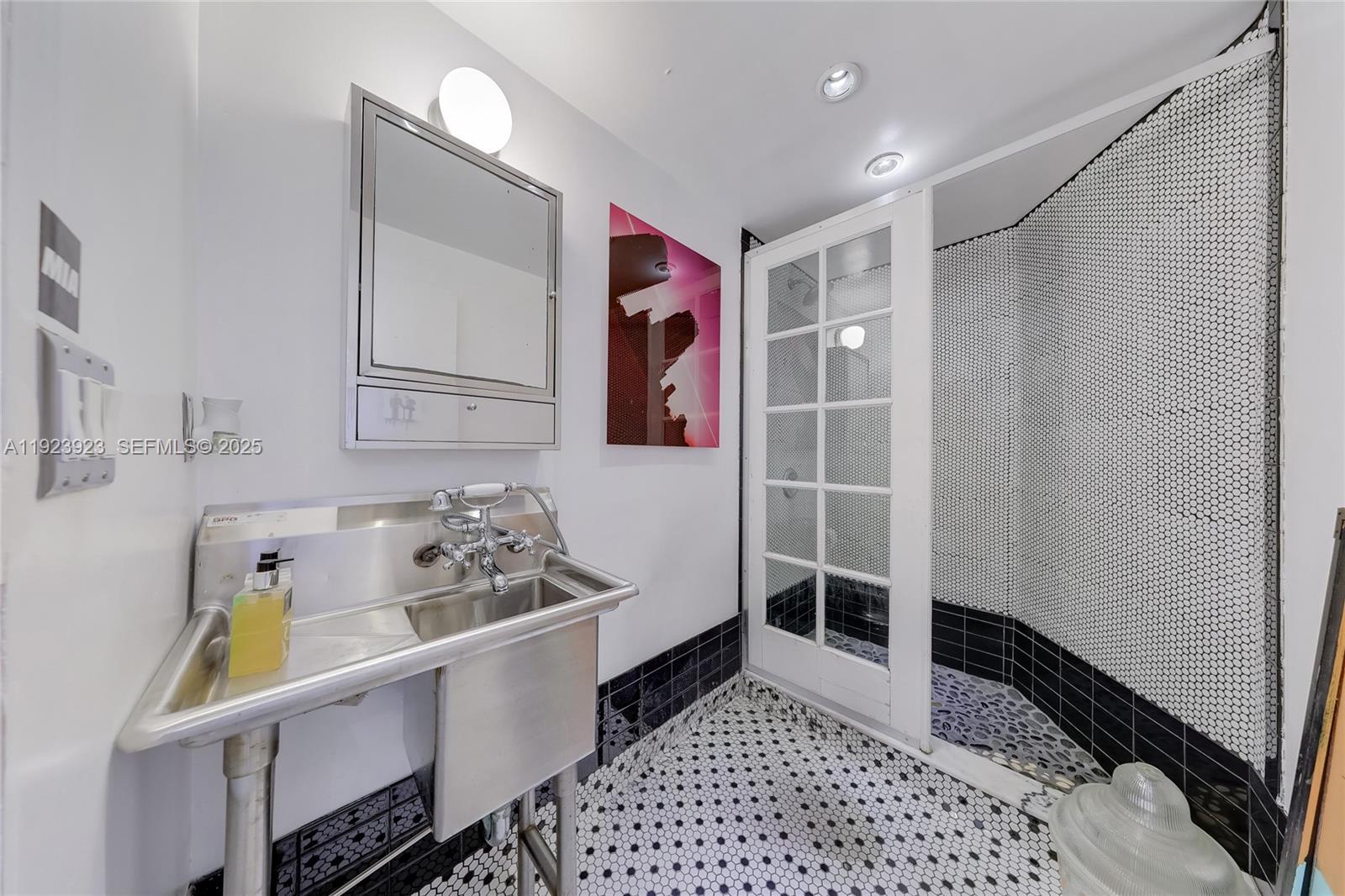 KELLAR COURT CONDO - Residential