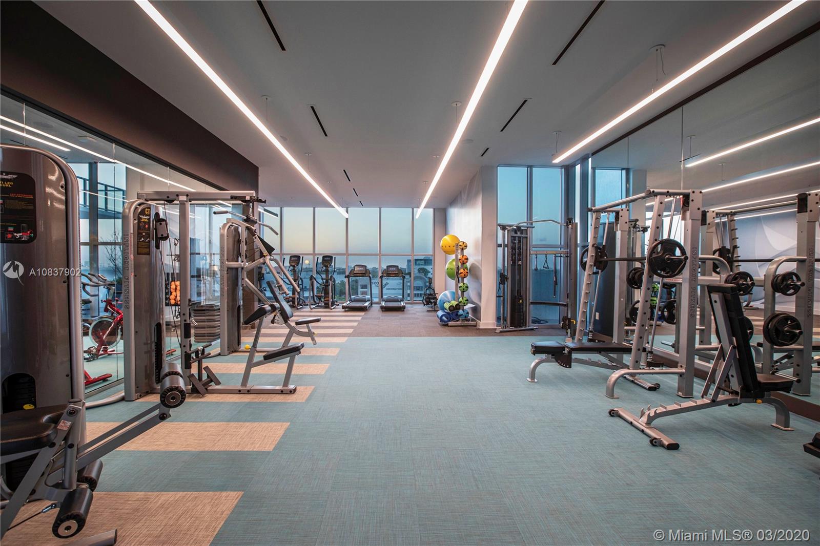 Quadro Residences - Residential