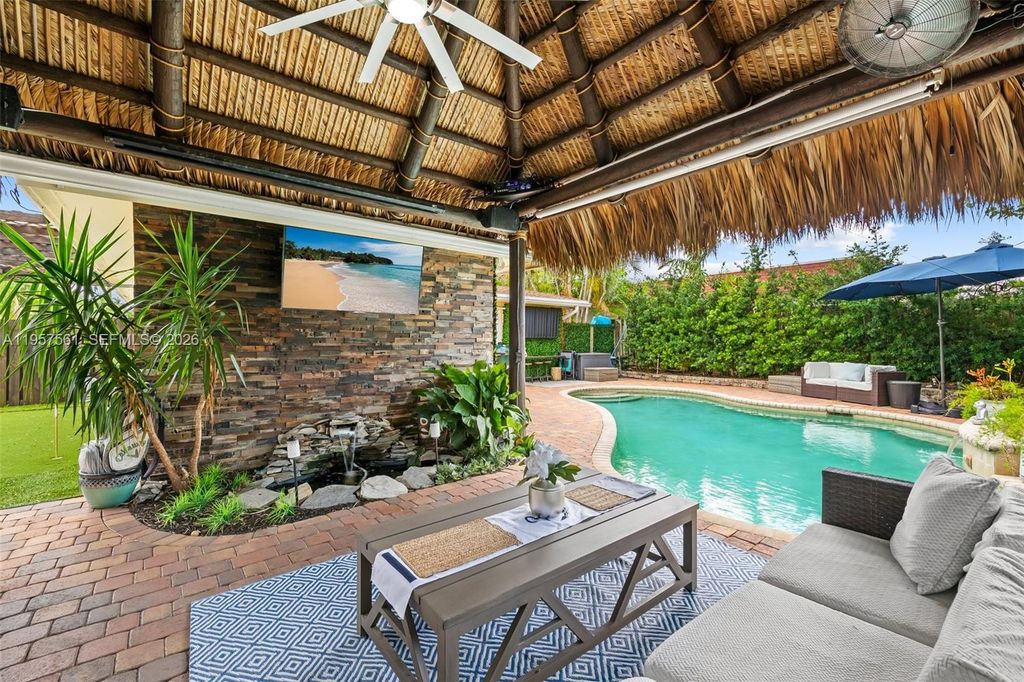 Photo of 2395 SE 6th St, Pompano Beach, FL 33062 (MLS # A11957561)