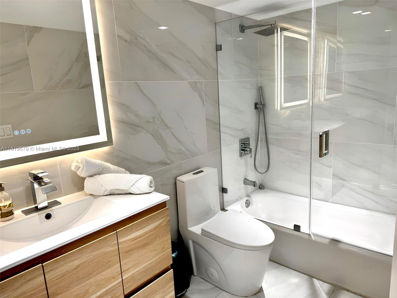 Rental Property at 401 Ocean Dr 1007, Miami Beach, Miami-Dade County, Florida - Bathrooms: 1  - $2,500 MO.