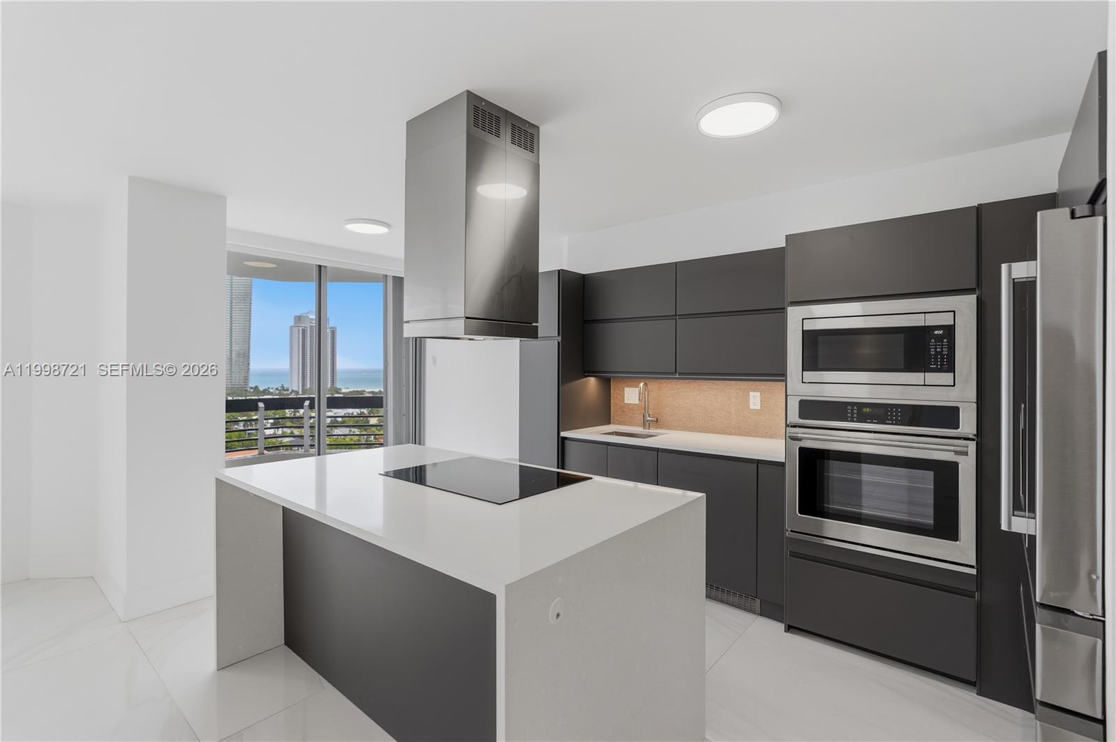 19101 NE 36th Ct 1811