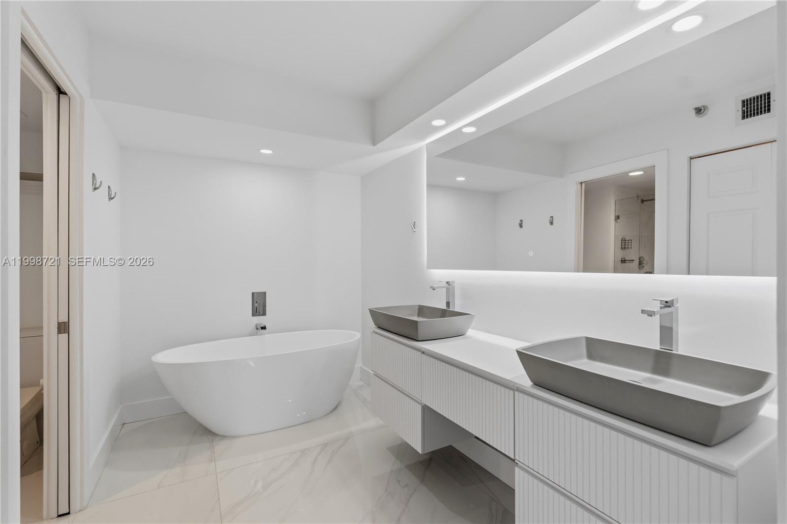 MYSTIC POINTE CONDO NO TH - Residential Lease