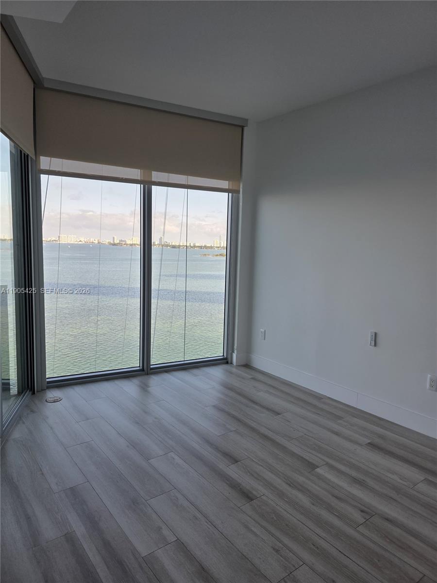 BISCAYNE BEACH - Residential