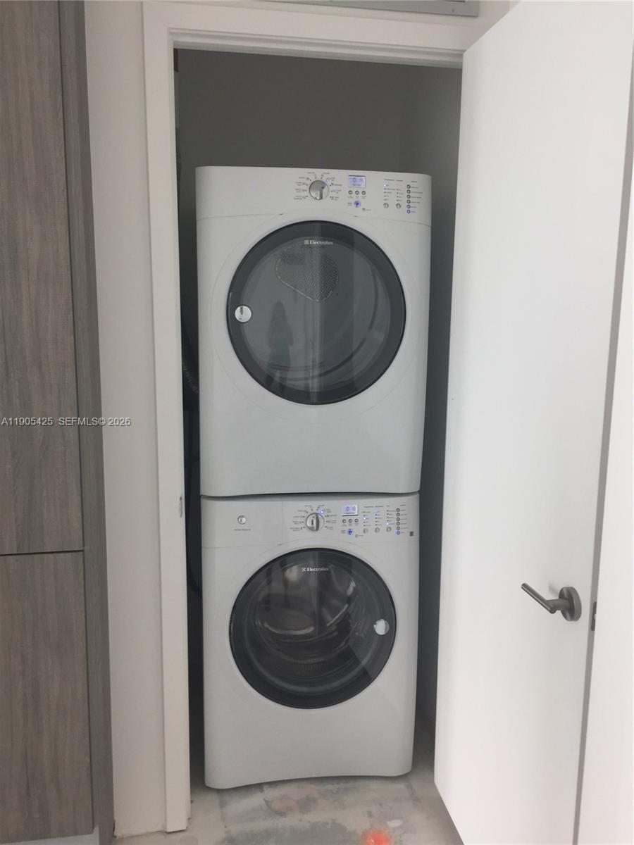 BISCAYNE BEACH - Residential