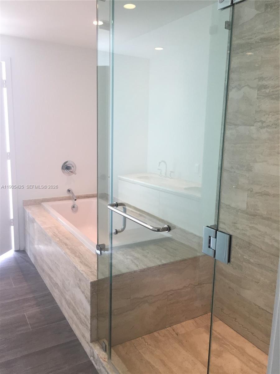 BISCAYNE BEACH - Residential