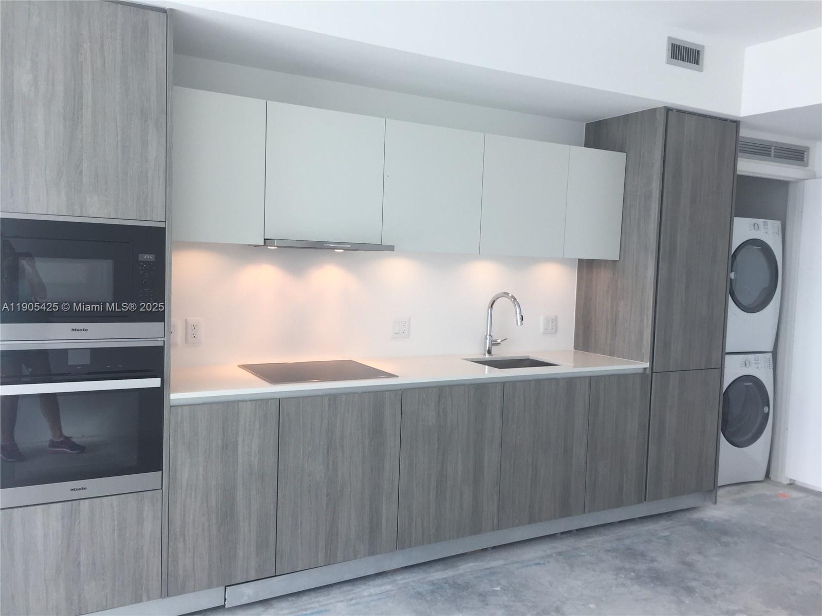 View photos, virtual tours, details... 2900 NE 7th Ave 906