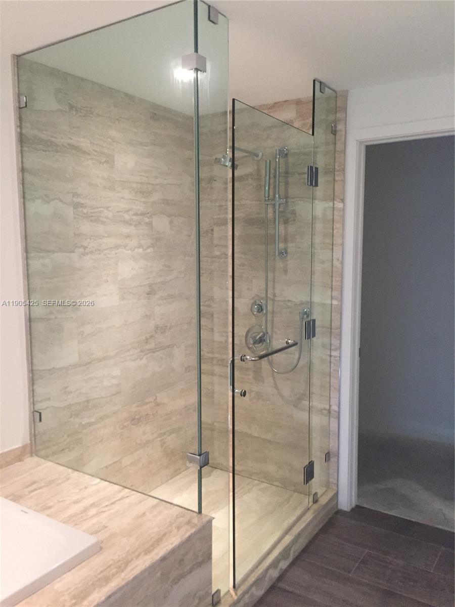 BISCAYNE BEACH - Residential