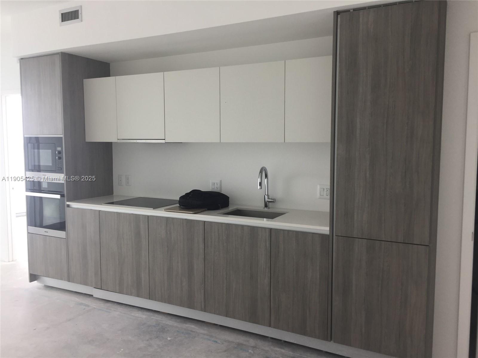 View photos, virtual tours, details... 2900 NE 7th Ave 906