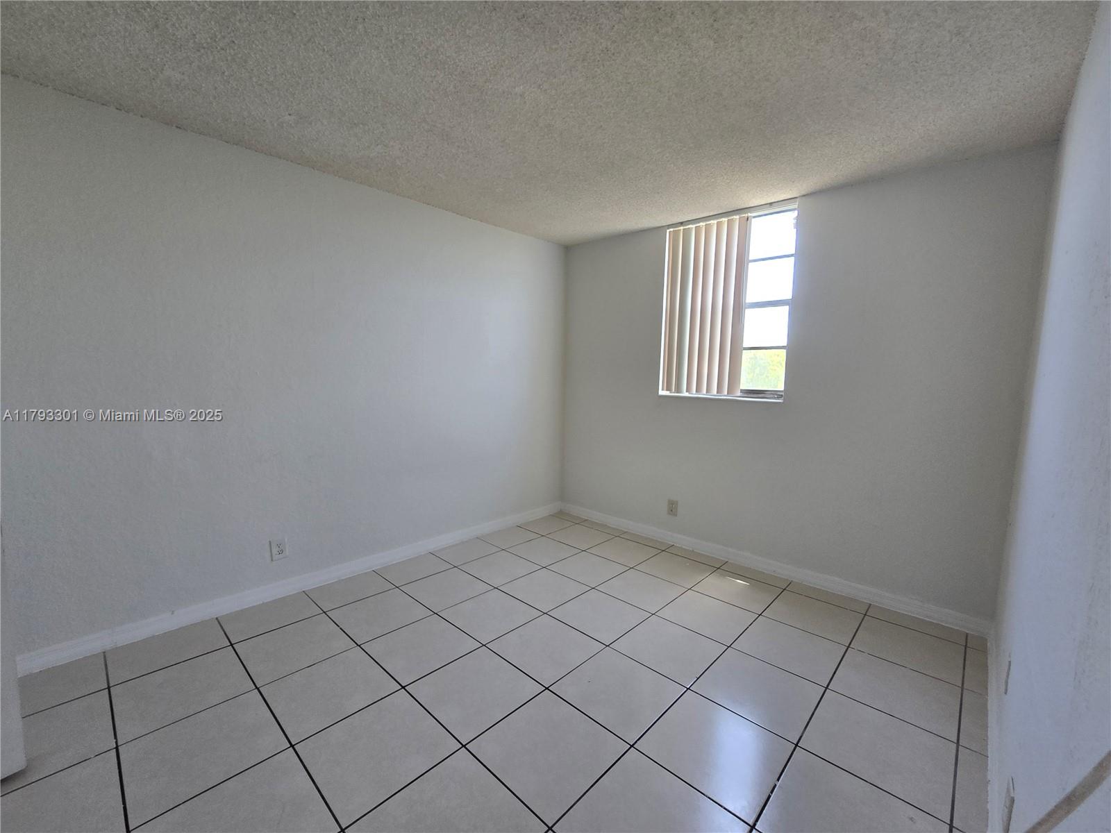4550 NW 9th St 601E