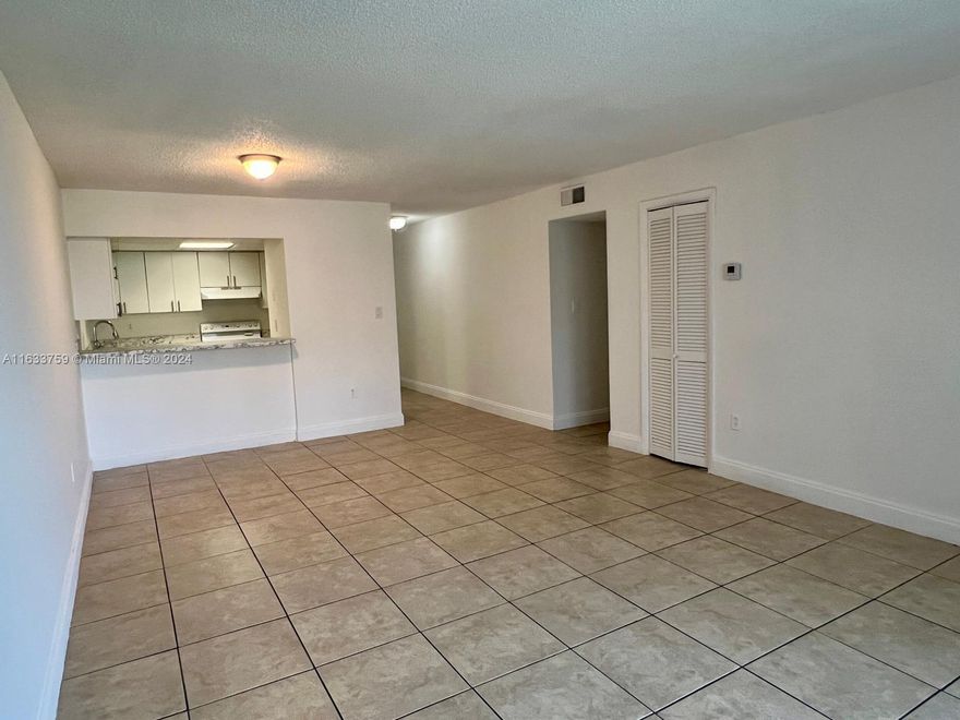 Spacious 1 bedroom / 1 bath unit with a great floor plan and two balconies, tile floor throughout. Community offers
 gated security entrance, pool, gym, tennis courts, etc. Centrally located with public transportation, schools,
 shopping, and much more. Easily accessible to I-75 and Palmetto. Do not miss out, ready to move in!!!!