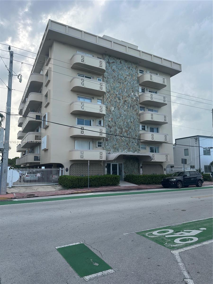 IMMACULATE 1/1-1/2 WATERFRONT CONDO, WITH BACKYARD ACCESS TO A CANAL, PERFECT FOR KAYAKING,
FISHING OR JUST ENJOY THE SUN AND THE TRANQUIL VIEW OF THE WATER. JUST THREE BLOCKS FROM THE
BEACH, AND THE FAMOUS NORTH BEACH OCEANSIDE PARK, WHERE YOU CAN ENJOY WONDERFUL AMENITIES
LIKE, BBQ, PICNIC TABLES, PAVILIONS FOR PARTIES WITH ELECTRICITY, A GREAT TRAIL FOR THE FITNESS
ENTHUSIASTIC AND MANY MORE. THIS WONDERFUL UNIT FEATURES A FULLY RENOVATED KITCHEN WITH
STAINLESS STEEL APPLIANCES, HIGH IMPACT DOORS TO YOUR BALCONY, WHERE YOU CAN ENJOY A PARTIAL
VIEW OF THE CANAL. YOU ALSO HAVE GREAT CABINET SPACE, CLOSET SPACE, AND AS A PLUS, A NICE SPACE
FOR AN OFFICE OR MORE CLOSET SPACE.