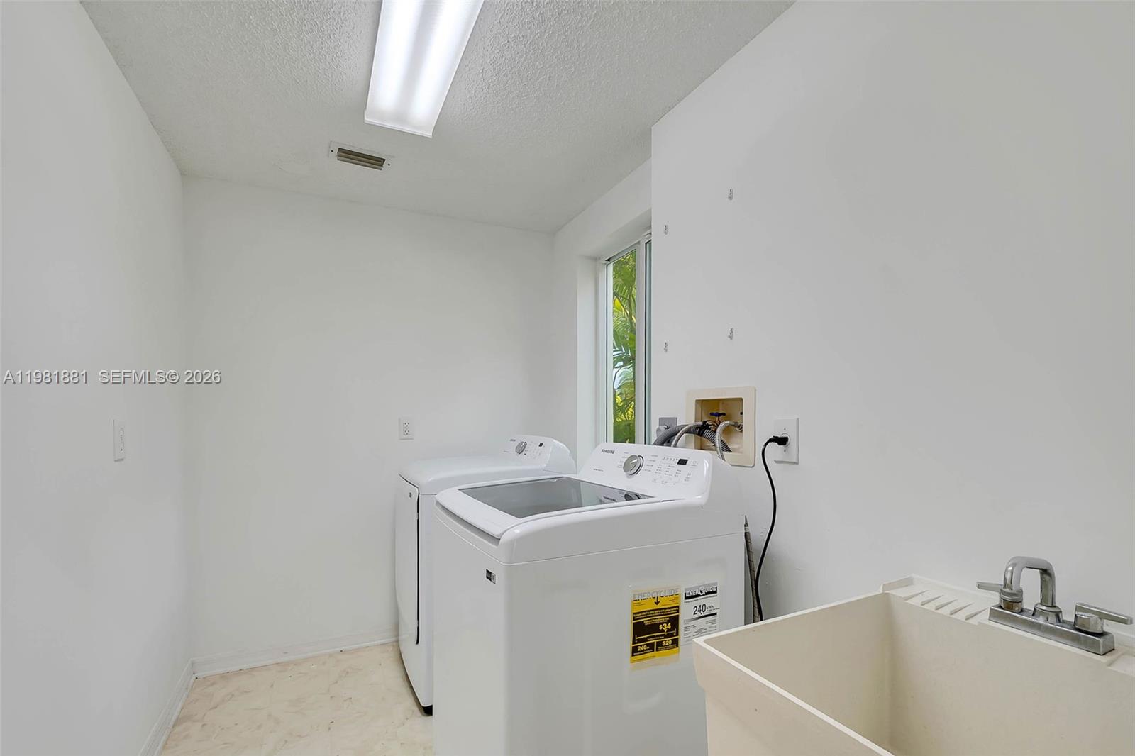 CHAPEL TRAIL REPLAT SECTI - Residential Lease