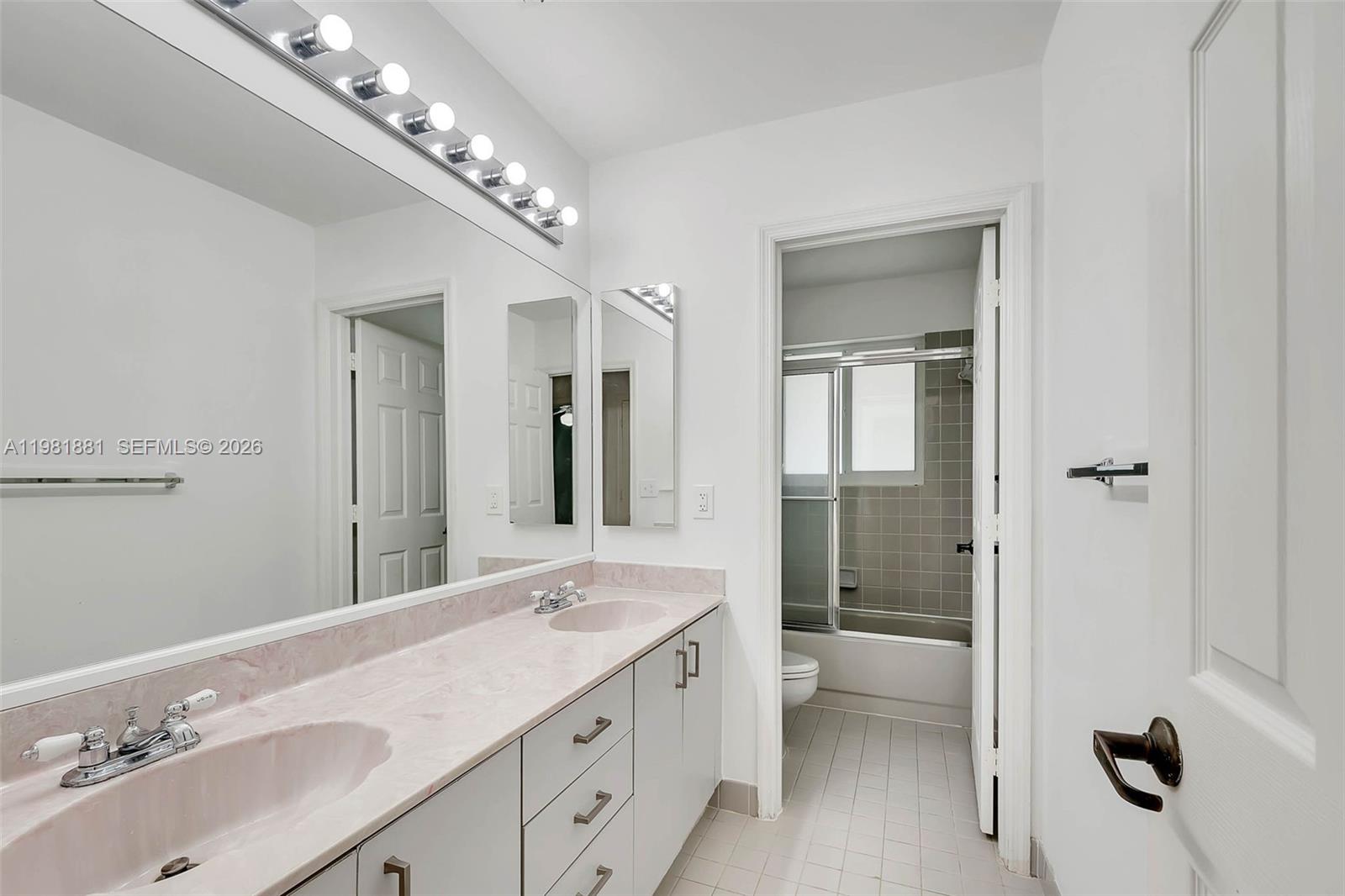 CHAPEL TRAIL REPLAT SECTI - Residential Lease