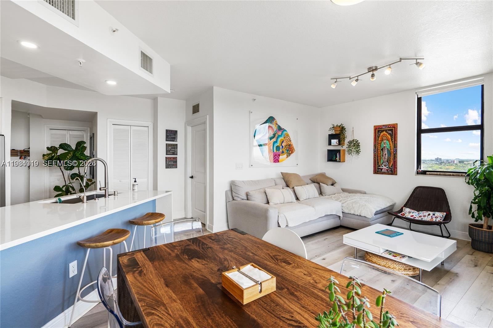 THE LUXOR RESIDENCES COND - Residential Lease