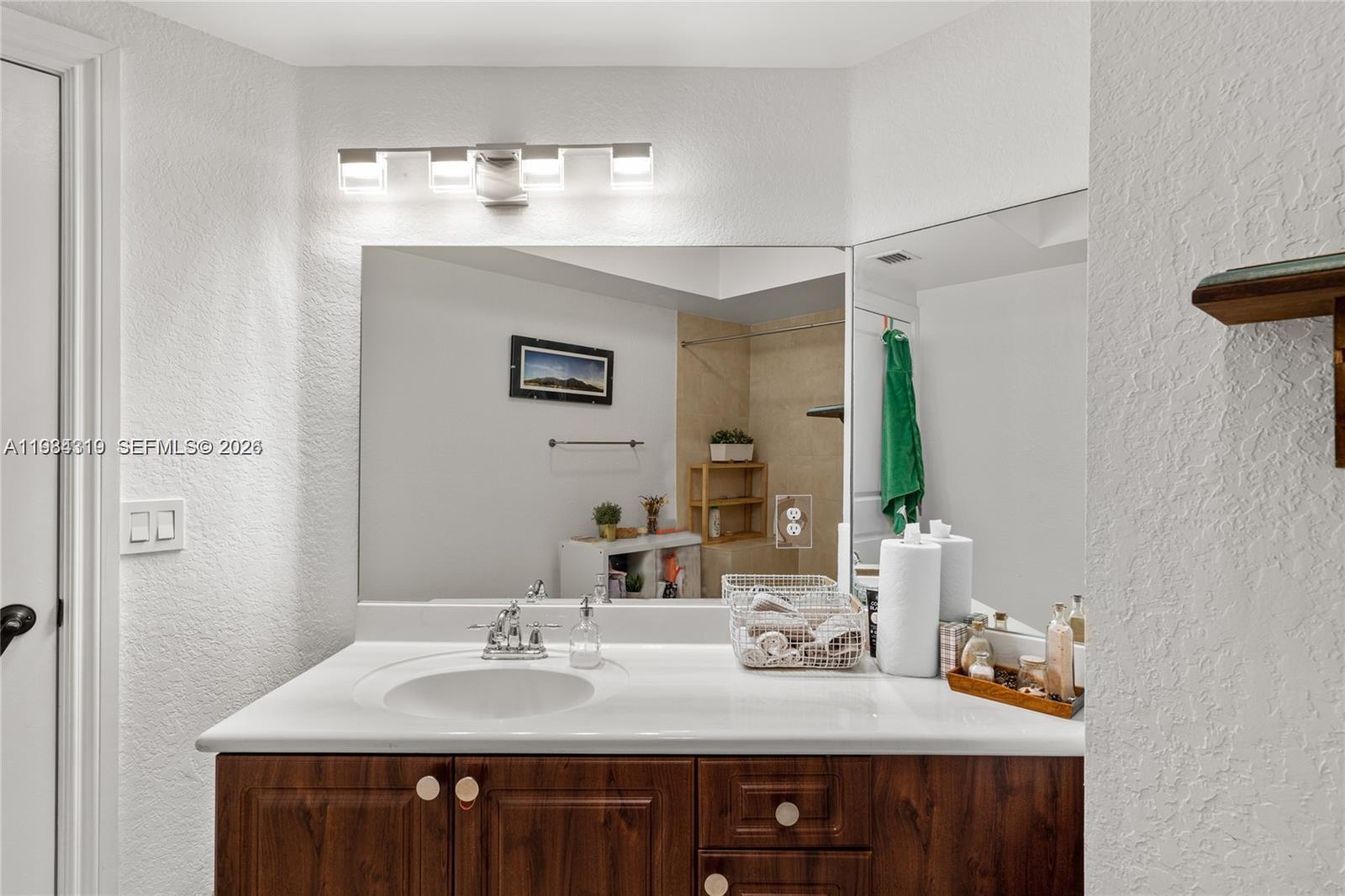 THE LUXOR RESIDENCES COND - Residential Lease