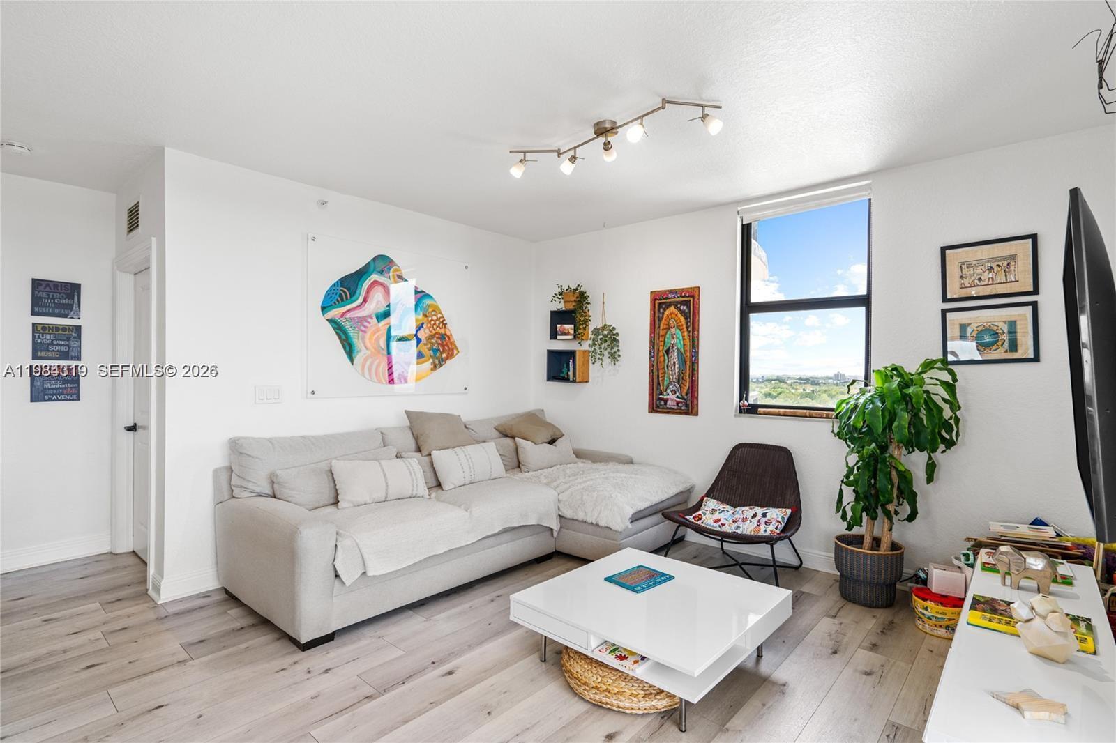 THE LUXOR RESIDENCES COND - Residential Lease