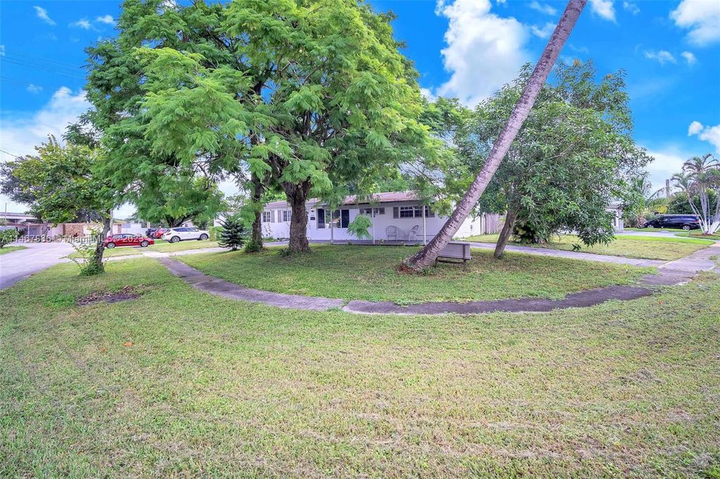Photo of 601 SW 64th Parkway, Pembroke Pines, FL 33023 (MLS # A11467886)