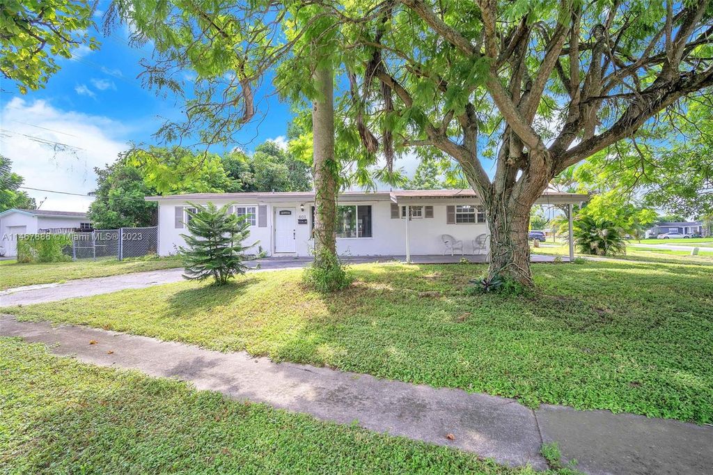 Photo of 601 SW 64th Parkway, Pembroke Pines, FL 33023 (MLS # A11467886)
