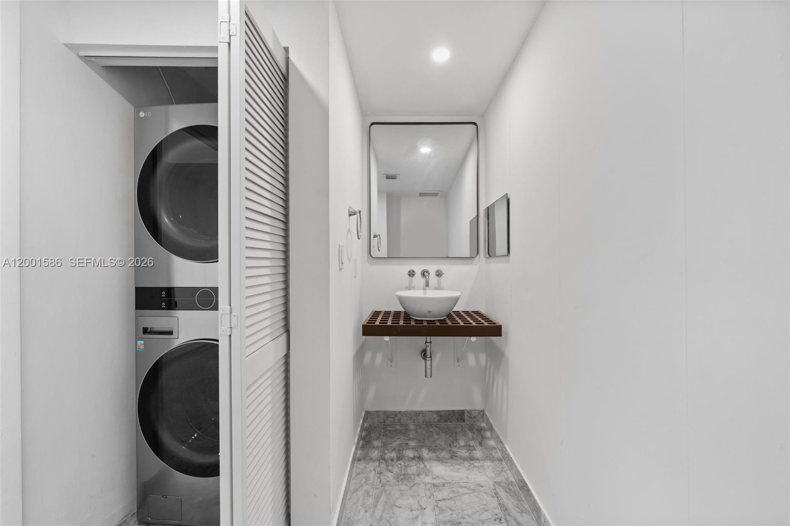 BAY VIEW LOFTS CONDO - Residential Lease