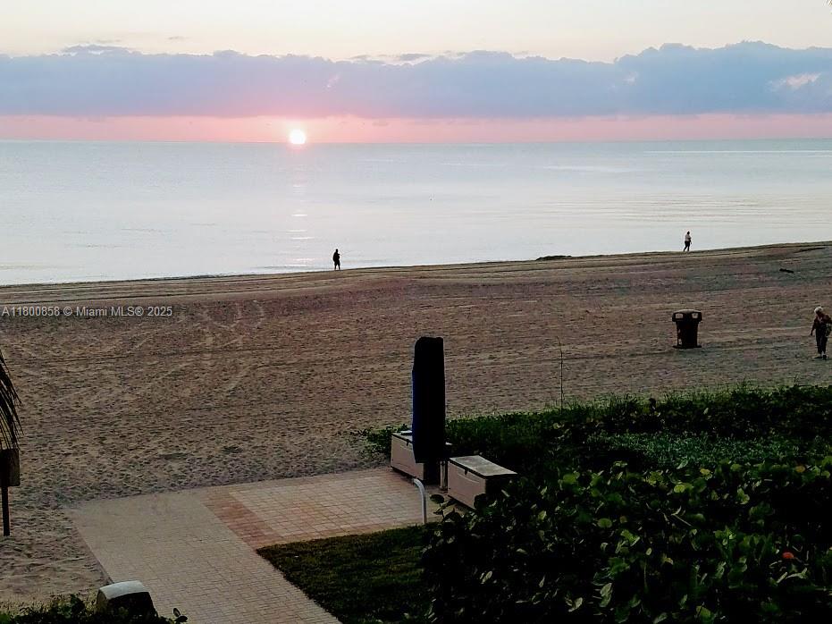 THE PINNACLE CONDO - Residential