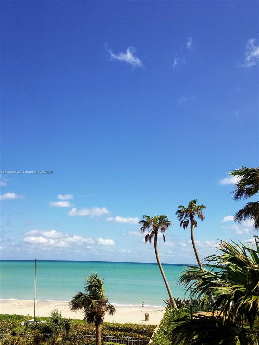 THE PINNACLE CONDO - Residential