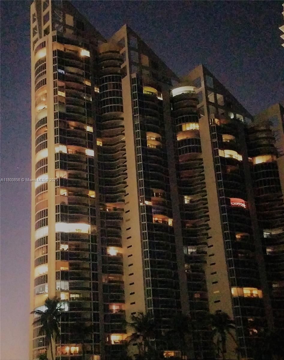 THE PINNACLE CONDO - Residential